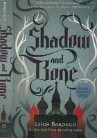 Shadow and Bone (Shadow and Bone 1)